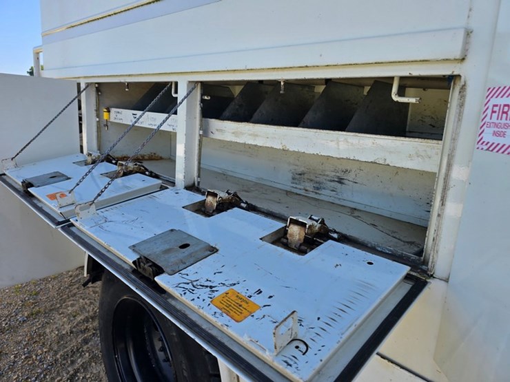2008-international-durastar-4300-image-17