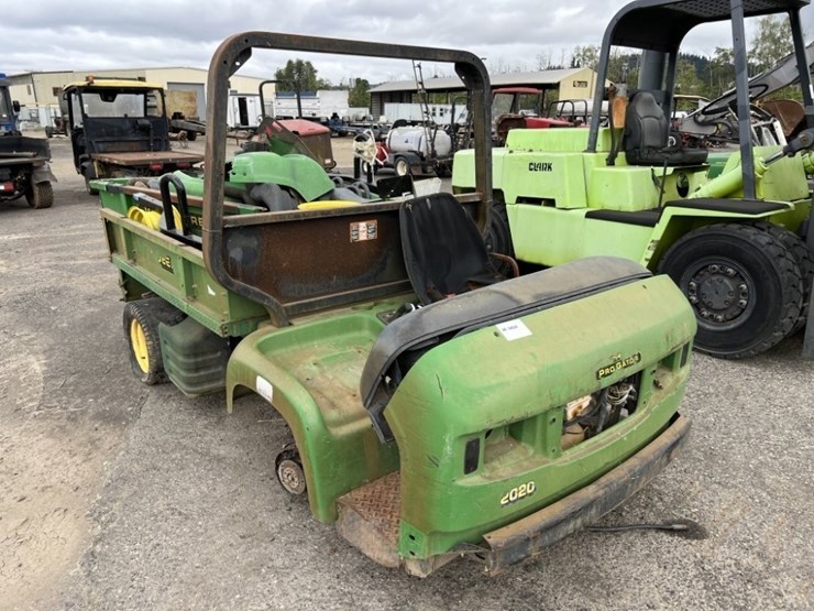 2020-john-deere-gator-image-2