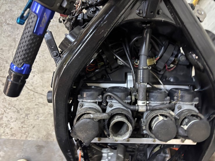 #402-•-yamaha-r1-for-parts/-repairs-image-11