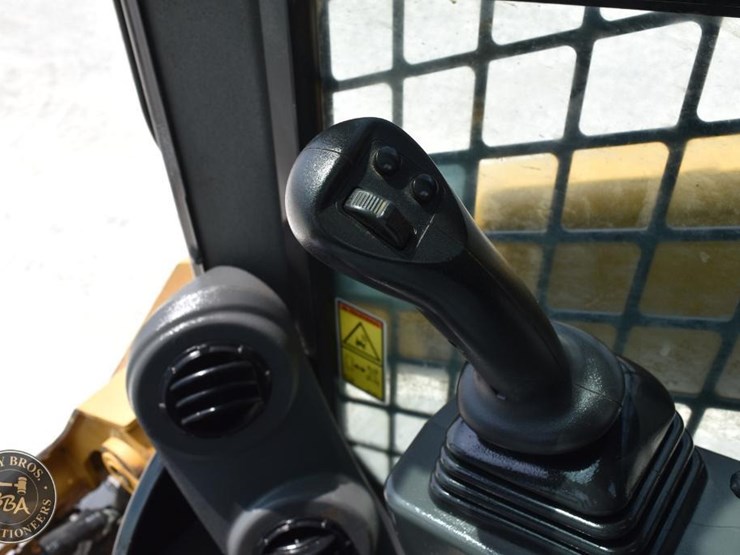 2019-caterpillar-299d3-image-39