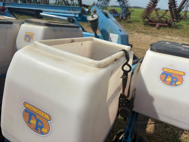 #51909-•-monosem-12-twin-row-38"-center-planter-05a116-inv#51909-image-38