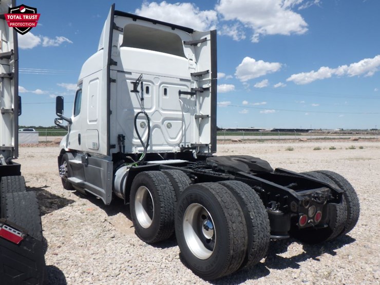 2020-freightliner-cascadia-116-image-12