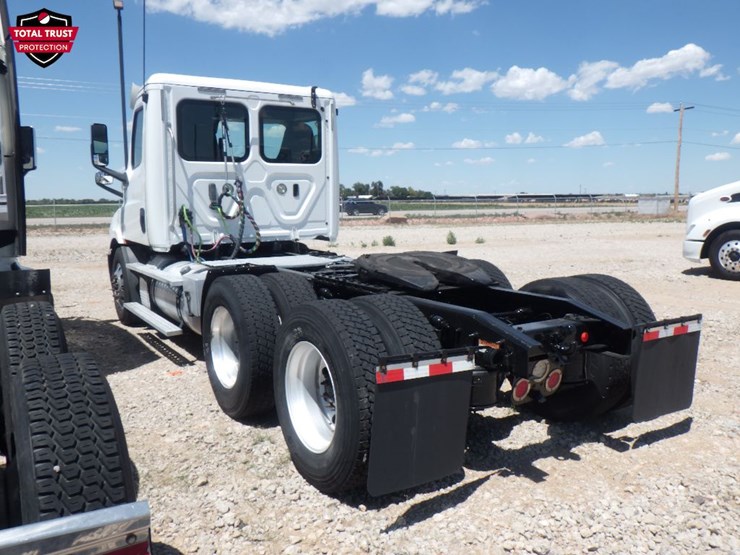 2019-freightliner-cascadia-116-image-12