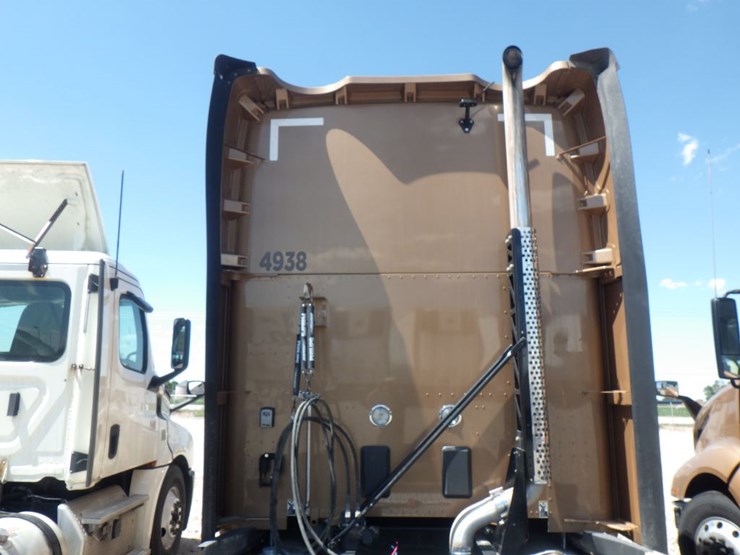 2022-kenworth-t680-image-10