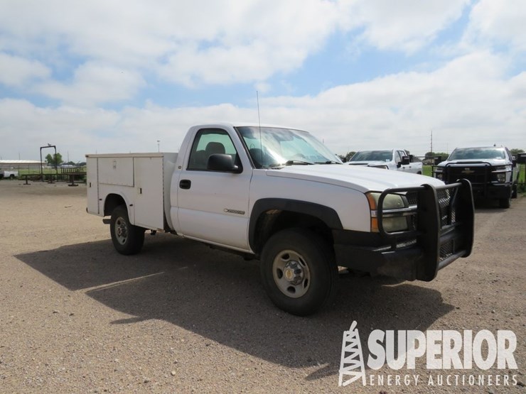 2003-chevrolet-silverado-2500hd-image-2