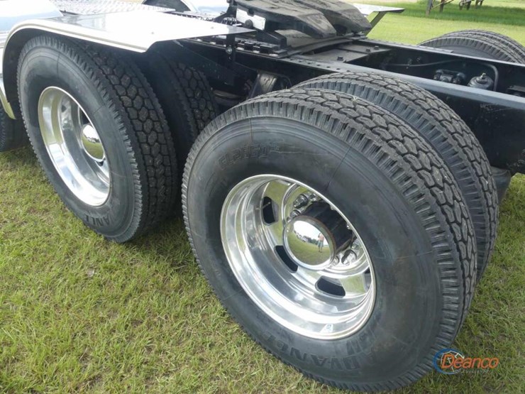 2015-kenworth-t800-image-4