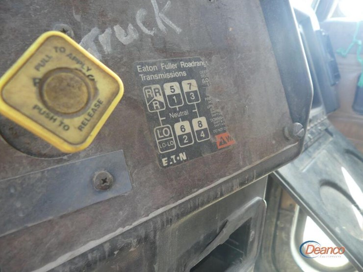 1990-peterbilt-378-image-16