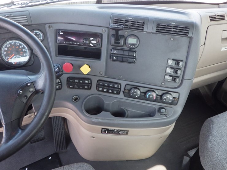 2018-freightliner-cascadia-125-image-18