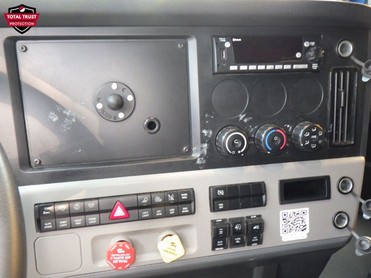 2022-freightliner-cascadia-126-image-18