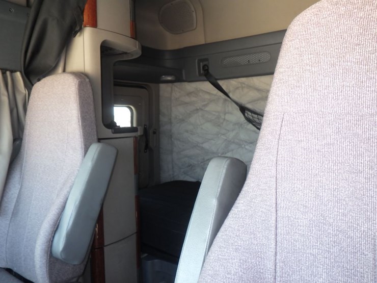 2019-freightliner-cascadia-125-image-21