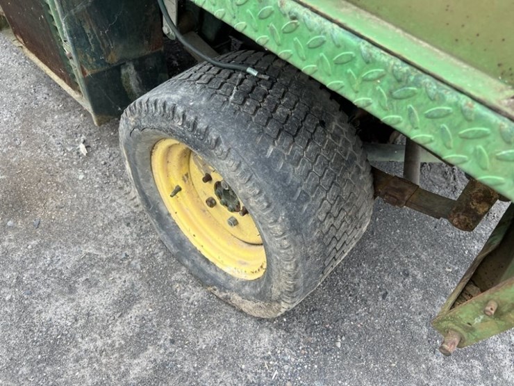 2020-john-deere-gator-image-17
