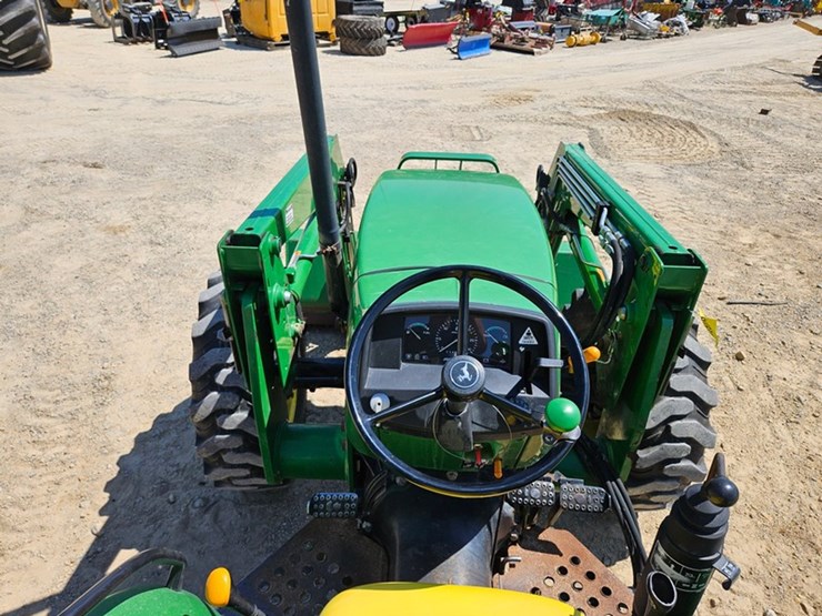 john-deere-5205-image-38