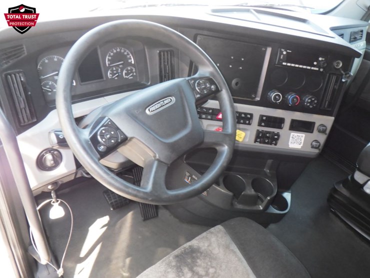 2022-freightliner-cascadia-126-image-17