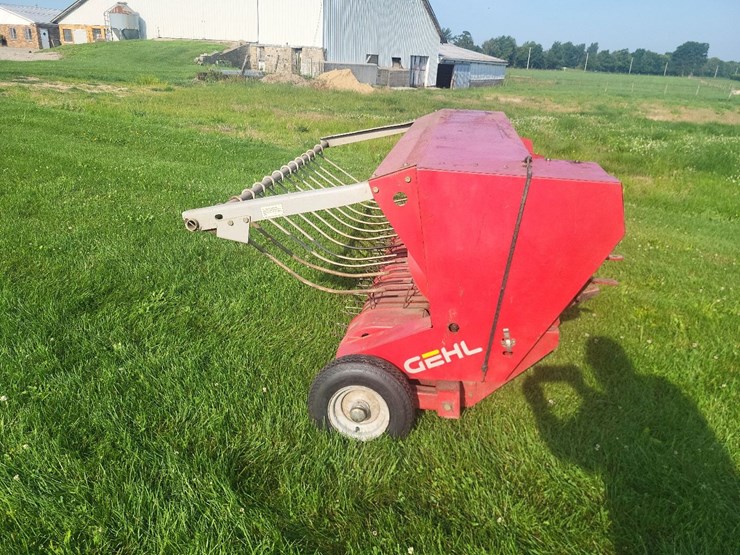 gehl-1065-tandem-axle-forage-chopper-w/2-heads---nice-image-49