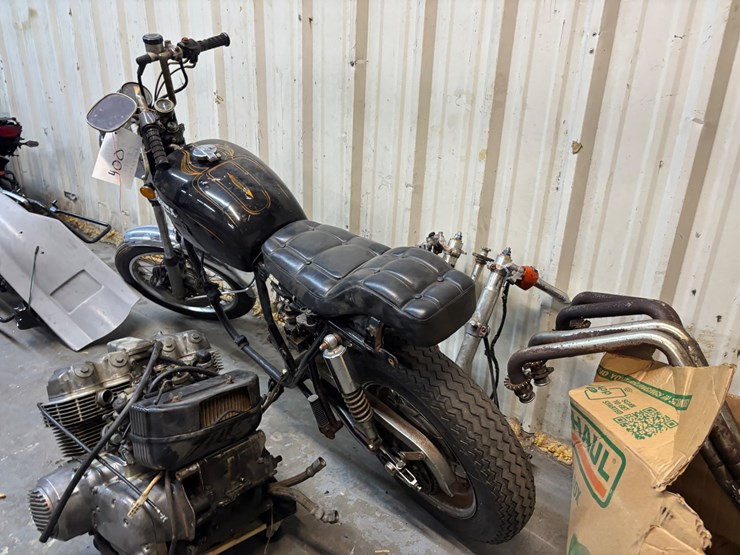 #400-•-mid-70’s-honda-cb750-for-parts/-repairs-image-4