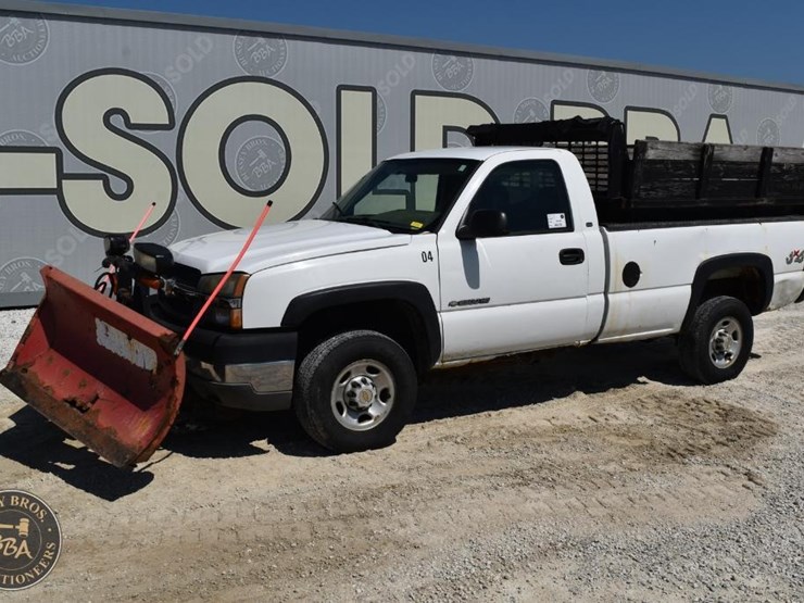 2004-chevrolet-silverado-1500-image-2