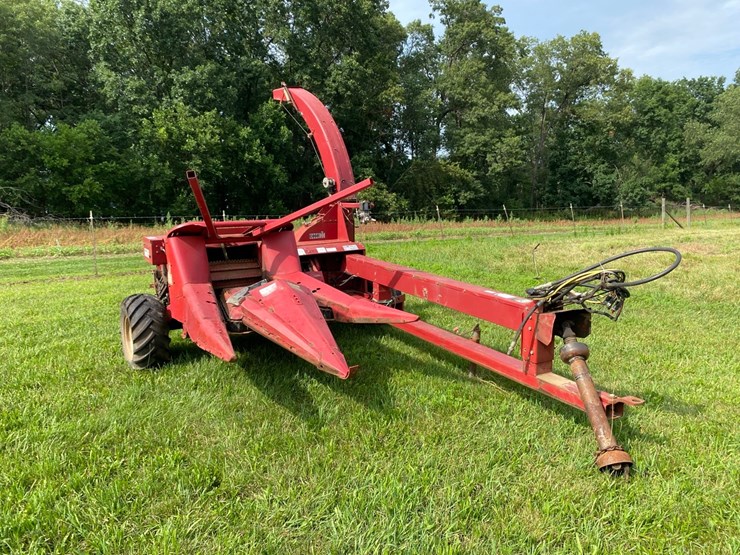 case-ih-881-forage-harvester-image-1
