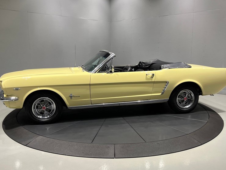 #1512-•-1965-ford-mustang-convertible-image-2