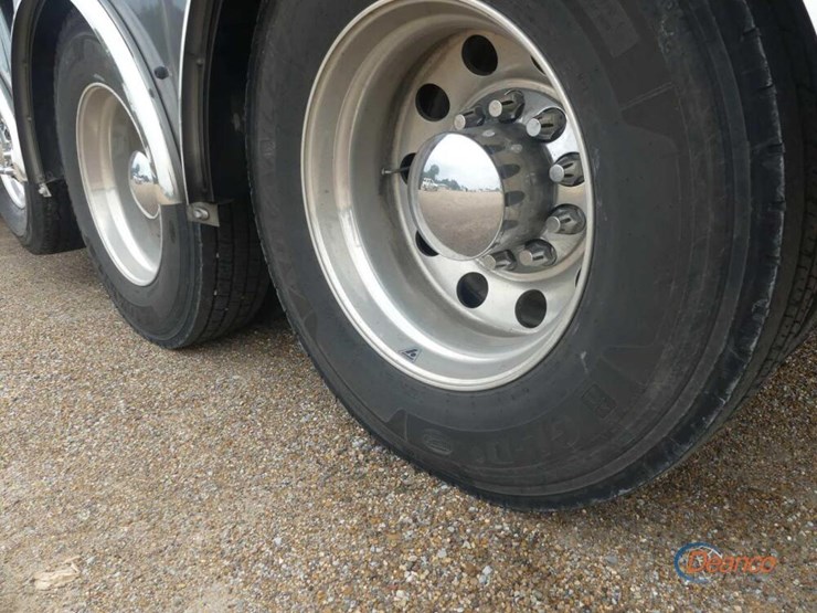 2014-kenworth-t800-image-4