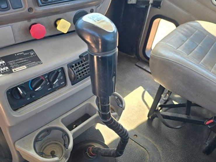 2003-mack-ch612-image-28