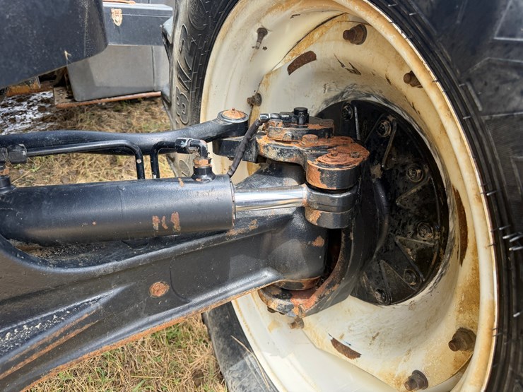2015-new-holland-t8.350-image-13