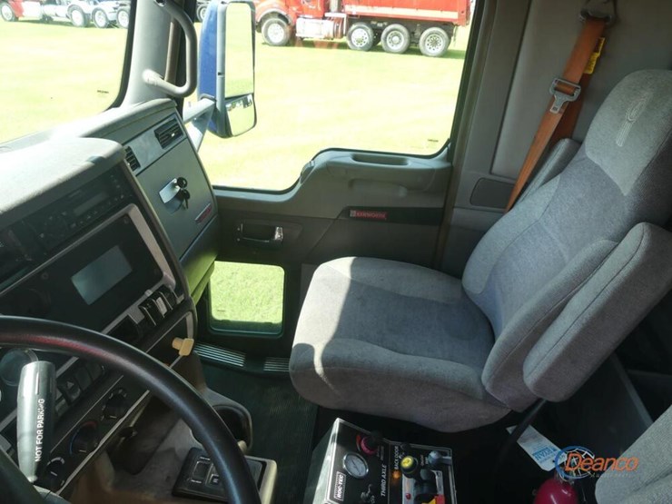 2014-kenworth-t800-image-17