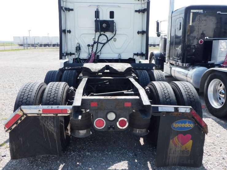 2016-freightliner-cascadia-113-image-15