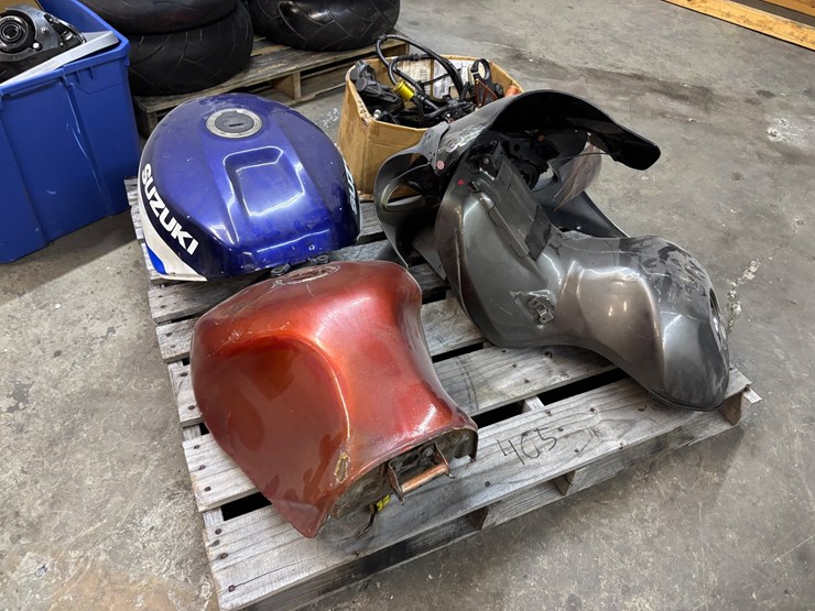 #405-•-lot-of-motorcycle-parts-image-2