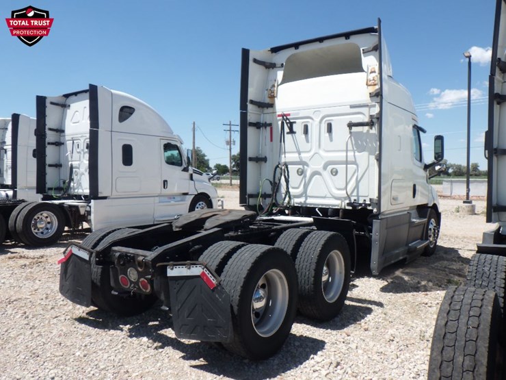2020-freightliner-cascadia-116-image-8