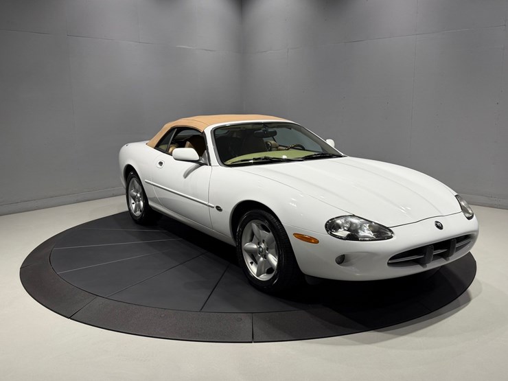 #1516-•-1997-jaguar-xk8-convertible-image-13