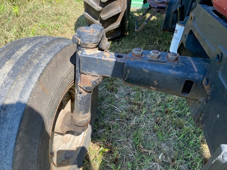 case-ih-695-2-wd-tractor-image-7