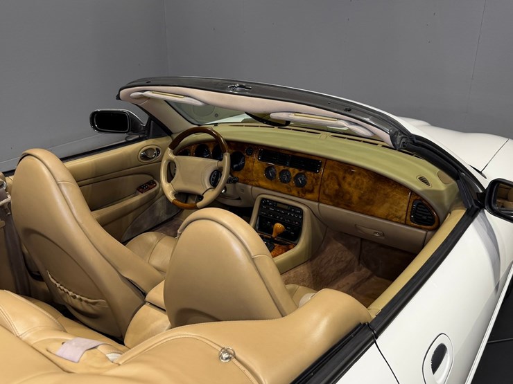 #1516-•-1997-jaguar-xk8-convertible-image-29