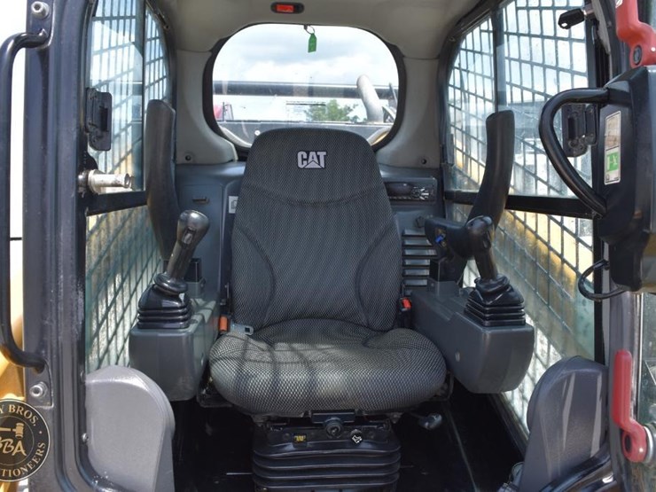 2019-caterpillar-299d3-image-36