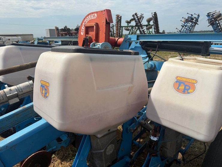 #51909-•-monosem-12-twin-row-38"-center-planter-05a116-inv#51909-image-52