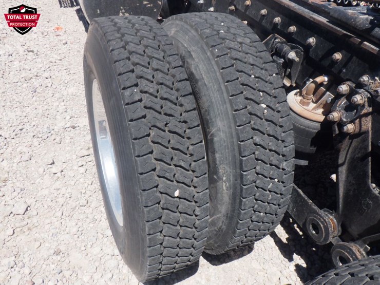 2023-kenworth-t880-image-13