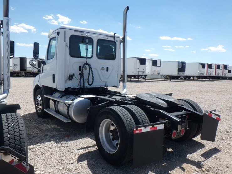 2018-freightliner-cascadia-116-image-9