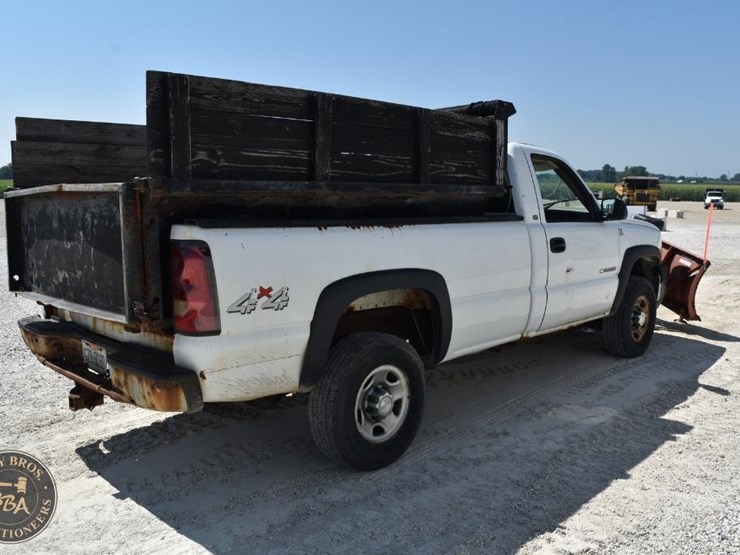 2004-chevrolet-silverado-1500-image-23