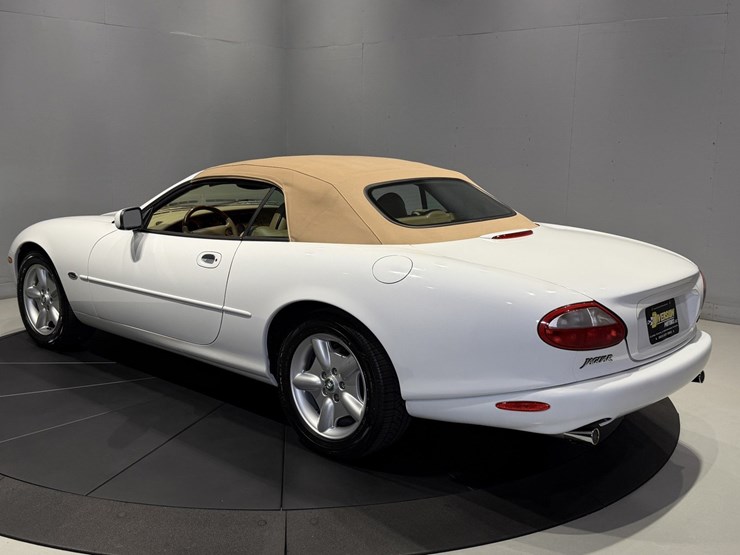 #1516-•-1997-jaguar-xk8-convertible-image-38