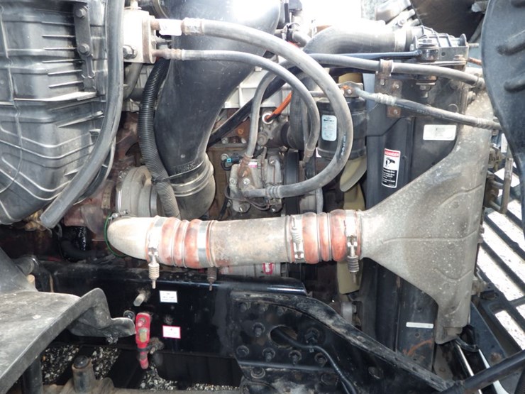 2016-freightliner-cascadia-113-image-32