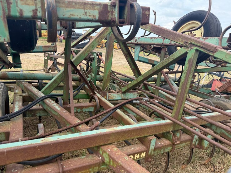 john-deere-1010-image-24