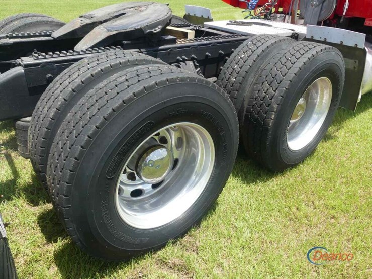 2009-peterbilt-388-image-7