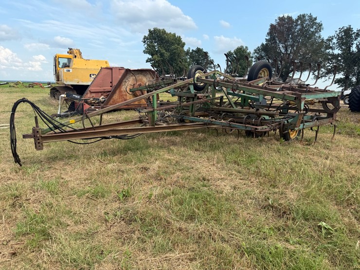 john-deere-1010-image-1