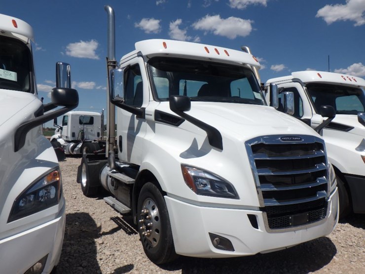 2018-freightliner-cascadia-116-image-3