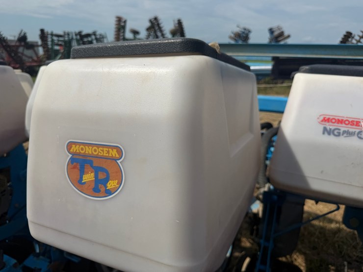 #51909-•-monosem-12-twin-row-38"-center-planter-05a116-inv#51909-image-72