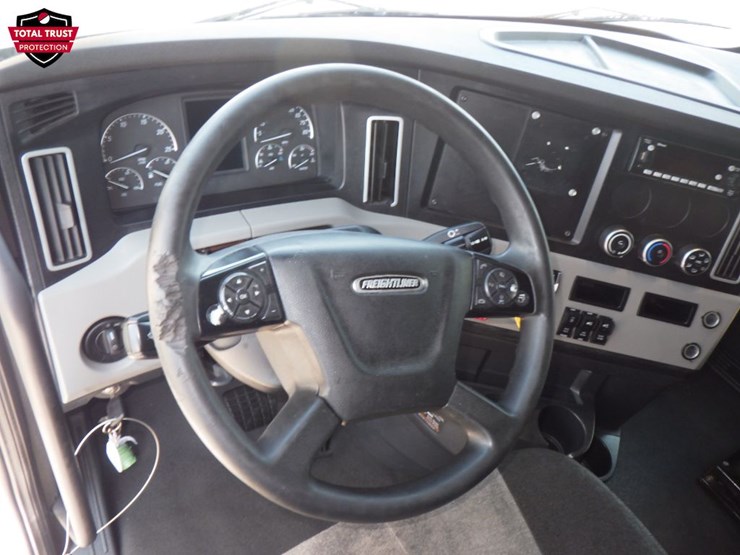 2023-freightliner-cascadia-126-image-17