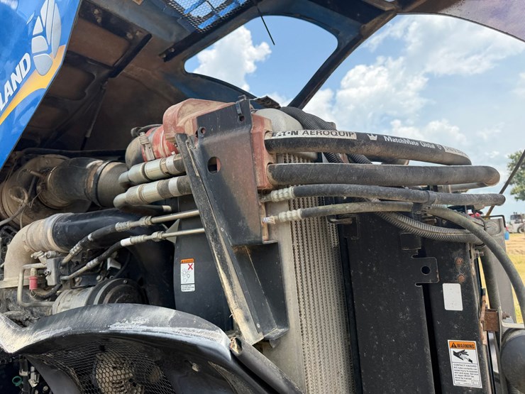 2015-new-holland-t8.350-image-53