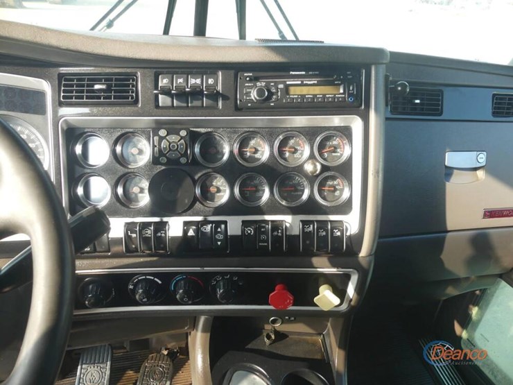 2012-kenworth-t800-image-17