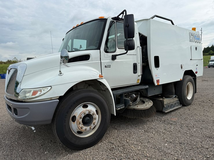 2006-international-durastar-4300-image-1