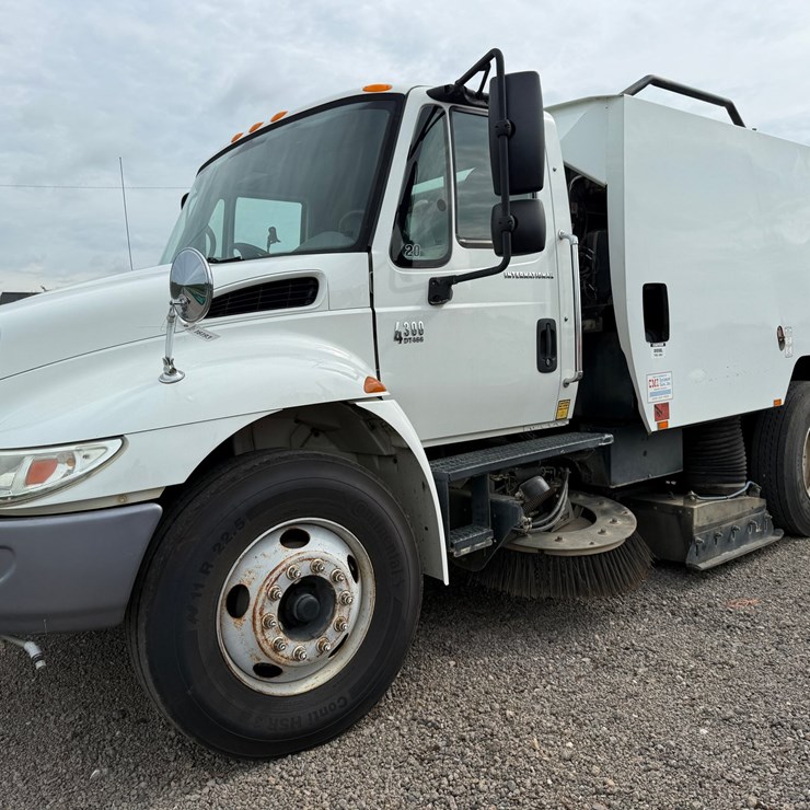 2006 INTERNATIONAL DURASTAR 4300