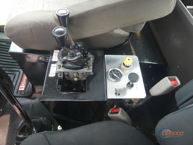 2012-kenworth-t800-image-24